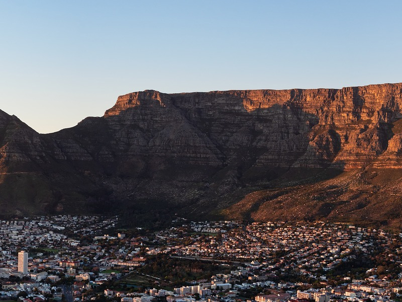 https://www.winelist.nl/media/cache/16x9_thumb/media/image/article-overview/zuid-afrika_blogbanner_z_tekst.jpg